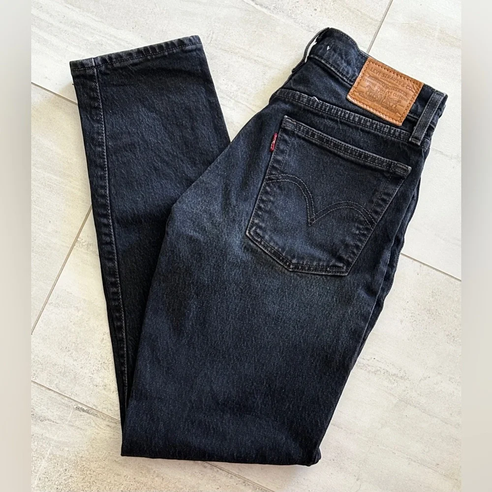 Levi's Wedgie Icon Fit - High Waisted Straight Leg Black Jeans - Size 24 - Picture 3 of 6